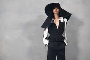 backstage-defile-givenchy-automne-hiver-2020-2021-paris-coulisses-379.thumb.jpg.b911ced810df397ec7dd7b224d8a2634.jpg