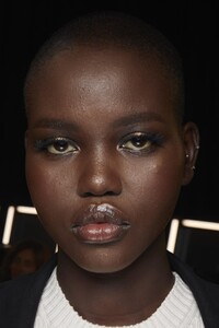 backstage-defile-givenchy-automne-hiver-2020-2021-paris-coulisses-88.thumb.jpg.773e2f389ea3598e344e4801fc88783b.jpg