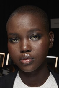 backstage-defile-givenchy-automne-hiver-2020-2021-paris-coulisses-89.thumb.jpg.8261abb50282d9e7202cb9d21d4078a9.jpg