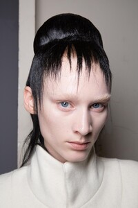 backstage-defile-haider-ackermann-automne-hiver-2020-2021-paris-coulisses-25.thumb.jpg.e3d0dd714d53fb60a62133f1f07af18c.jpg