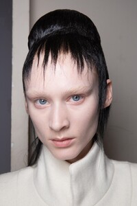 backstage-defile-haider-ackermann-automne-hiver-2020-2021-paris-coulisses-26.thumb.jpg.7fc85d36b284c6f66f62071b2f140eee.jpg