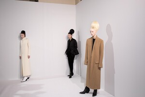 backstage-defile-haider-ackermann-automne-hiver-2020-2021-paris-coulisses-29.thumb.jpg.025613fd82c1364106eef2a70b6dfb92.jpg