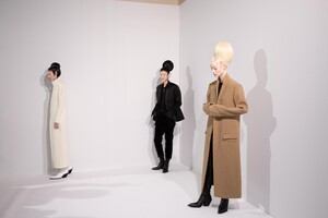 backstage-defile-haider-ackermann-automne-hiver-2020-2021-paris-coulisses-30.thumb.jpg.b843bc1cee434bea600a311e04b2757d.jpg