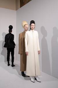 backstage-defile-haider-ackermann-automne-hiver-2020-2021-paris-coulisses-32.thumb.jpg.653162df46c75be837937999983a2f4c.jpg