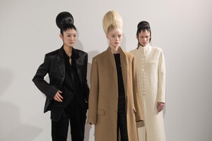 backstage-defile-haider-ackermann-automne-hiver-2020-2021-paris-coulisses-74.thumb.jpg.16bc903e78b491fb7f85b1aa651d6564.jpg