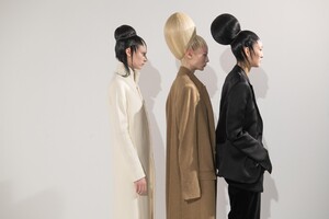 backstage-defile-haider-ackermann-automne-hiver-2020-2021-paris-coulisses-82.thumb.jpg.31a21fd60324143a1853afdc9e2b899f.jpg