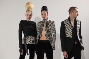 backstage-defile-haider-ackermann-automne-hiver-2020-2021-paris-coulisses-93.thumb.jpg.82f6571345016431be6817db66f8bbfa.jpg