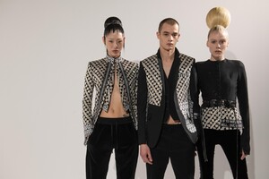 backstage-defile-haider-ackermann-automne-hiver-2020-2021-paris-coulisses-94.thumb.jpg.17aa7d7c92076e2c20ca549de95334be.jpg