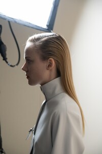 backstage-defile-hermes-automne-hiver-2020-2021-paris-coulisses-11.thumb.jpg.aaf368384cfb28a0e65c4913a407fd4b.jpg