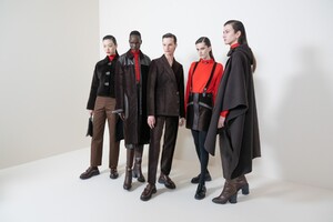 backstage-defile-hermes-automne-hiver-2020-2021-paris-coulisses-41.thumb.jpg.da2c62efdf5e1649743ef073b3077c8a.jpg