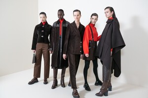 backstage-defile-hermes-automne-hiver-2020-2021-paris-coulisses-42.thumb.jpg.ad2866eeca04f30aa39bb30220aa13bc.jpg