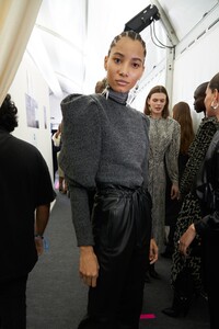 backstage-defile-isabel-marant-automne-hiver-2020-2021-paris-coulisses-100.thumb.jpg.77f566192e732e4290bd245ab9d32d60.jpg