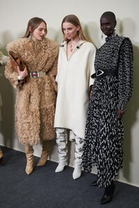 backstage-defile-isabel-marant-automne-hiver-2020-2021-paris-coulisses-18.thumb.jpg.c4e465b2d0711278a542caaccdbdcb9e.jpg