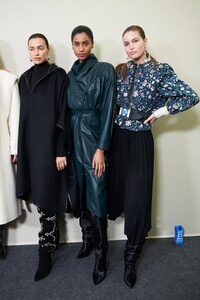 backstage-defile-isabel-marant-automne-hiver-2020-2021-paris-coulisses-22.thumb.jpg.11d7ea187c743e6313f434daa079e0dc.jpg