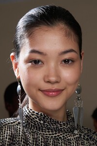 backstage-defile-isabel-marant-automne-hiver-2020-2021-paris-coulisses-31.thumb.jpg.1bf32085a2fbc590b16521eff3524114.jpg
