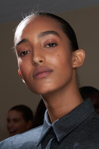 backstage-defile-isabel-marant-automne-hiver-2020-2021-paris-coulisses-34.thumb.jpg.bf9a6dc9a3e29357b6e0685f2b62e9ea.jpg