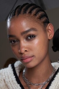 backstage-defile-isabel-marant-automne-hiver-2020-2021-paris-coulisses-81.thumb.jpg.f390241f0c247081e807e13c7921e1d0.jpg