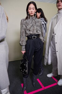 backstage-defile-isabel-marant-automne-hiver-2020-2021-paris-coulisses-91.thumb.jpg.704e258b38d166ee50625310e0dd878f.jpg