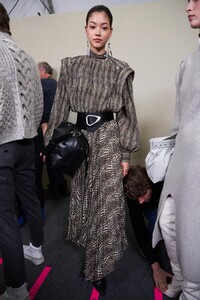 backstage-defile-isabel-marant-automne-hiver-2020-2021-paris-coulisses-93.thumb.jpg.b0cc281113d462093866b8cf86689a6d.jpg