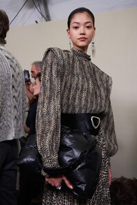 backstage-defile-isabel-marant-automne-hiver-2020-2021-paris-coulisses-94.thumb.jpg.ee244d9cb1b1c000fdf36eb57a9d9ac4.jpg