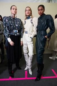 backstage-defile-isabel-marant-automne-hiver-2020-2021-paris-coulisses-96.thumb.jpg.b9fd19f1805558f07f008ca9657b3dab.jpg