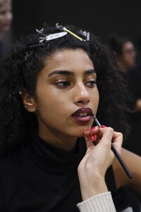 backstage-defile-kenneth-ize-automne-hiver-2020-2021-paris-coulisses-3.thumb.jpg.5087dcada232ae525275a981777b290a.jpg