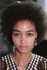 backstage-defile-kenneth-ize-automne-hiver-2020-2021-paris-coulisses-31.thumb.jpg.01835e138e022a45b0d5207b2657e27d.jpg