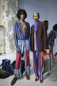 backstage-defile-kenneth-ize-automne-hiver-2020-2021-paris-coulisses-50.thumb.jpg.d4b7089c1cc20d434b3e5adf690a1c32.jpg