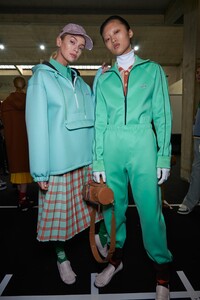 backstage-defile-lacoste-automne-hiver-2020-2021-paris-coulisses-41.thumb.jpg.262a94f724888be7d3685c1c4aacc980.jpg