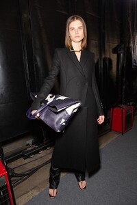 backstage-defile-off-white-automne-hiver-2020-2021-paris-coulisses-150.thumb.jpg.053bd0928f180f84ab0978e463bae7eb.jpg