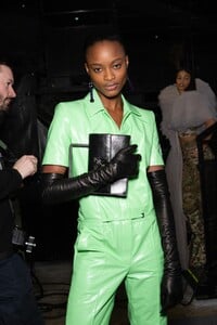 backstage-defile-off-white-automne-hiver-2020-2021-paris-coulisses-197.thumb.jpg.1d54ad065687feb0d94af2fbade92b03.jpg