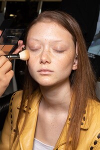 backstage-defile-off-white-automne-hiver-2020-2021-paris-coulisses-23.thumb.jpg.ce8cbba4499feca3bcc80674fd463a31.jpg