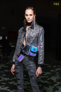 backstage-defile-philipp-plein-automne-hiver-2020-2021-milan-coulisses-155.thumb.jpg.a367e987bdc46ee7c08dd11b0b0c8c8b.jpg