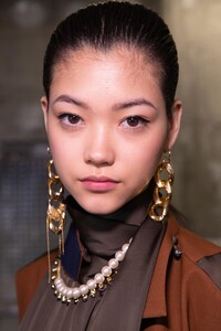 backstage-defile-sacai-automne-hiver-2020-2021-paris-coulisses-28.thumb.jpg.2a7f9716fefe53949b475613ad8966c3.jpg