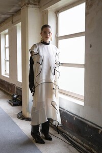 backstage-defile-sacai-automne-hiver-2020-2021-paris-coulisses-46.thumb.jpg.eba47027442f9a5d4018066761fef8cd.jpg