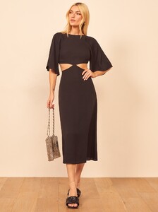 benny-dress-black-4.thumb.jpg.f92c71d344ef749c11a199ee3bc0d6c7.jpg