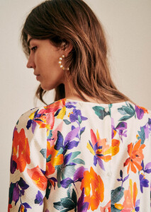 catalina-blouse-multicolor_flower_print-1.thumb.jpg.2dece4e5d822da3ab07c58a701802635.jpg