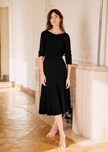 clea-dress-black-3.thumb.jpg.7b8b325dff680dff582dbedb4e86cb5a.jpg