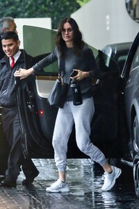 courteney-cox-and-johnny-mcdaid-out-in-beverly-hills-03-12-2020-5.jpg