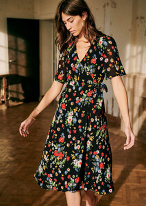 courtney-dress-dark_multicolor_flower-print-1.thumb.jpg.1b7336f401f92667e297f1ef024d0384.jpg