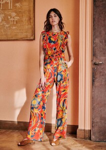 dalina-jumpsuit-milanese_flower_print-4.thumb.jpg.cf4e54dcccf41281868b96d23b2646d6.jpg