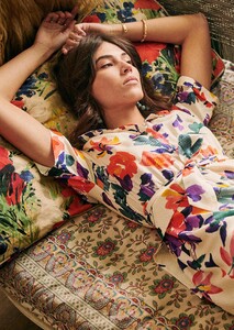 dauphie-dress-multicolor_flower_print-2.thumb.jpg.2004a3b2a409fd6547b219bf59909341.jpg