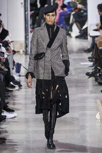 defile-akris-automne-hiver-2020-2021-paris-look-25.thumb.jpg.377359bda36306d7ebefacbbefaa841b.jpg