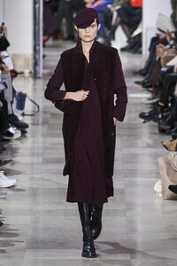 defile-akris-automne-hiver-2020-2021-paris-look-34.thumb.jpg.0aac3b59001a5afd64c09af7e5b5b4ae.jpg