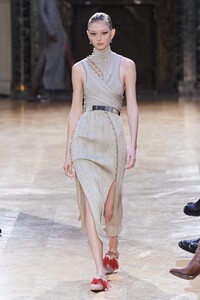 defile-altuzarra-automne-hiver-2020-2021-paris-look-36.thumb.jpg.10138428475d0c00d0dbf64a8ee18b5f.jpg