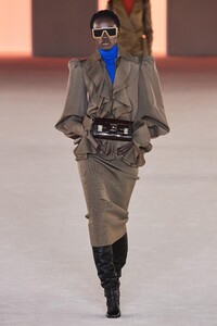 defile-balmain-automne-hiver-2020-2021-paris-look-16.thumb.jpg.6be06f98516998dc6fe92fa38808634c.jpg