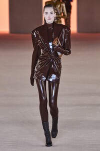 defile-balmain-automne-hiver-2020-2021-paris-look-63.thumb.jpg.931161c1dc275845adbdda39ec607612.jpg