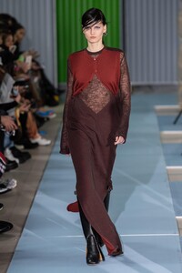 defile-beautiful-people-automne-hiver-2020-2021-paris-look-27.thumb.jpg.5953d78143e0b2b126df5abb87f1ecbf.jpg