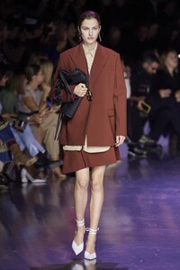 defile-boss-automne-hiver-2020-2021-milan-look-28.thumb.jpg.dd6104ec994cf92344e1d47cb16c76a3.jpg