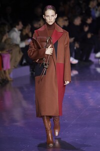 defile-boss-automne-hiver-2020-2021-milan-look-3.thumb.jpg.bea50d8f5da86af44980a340041e4b94.jpg